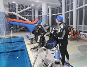 &nbsp;한국해양소년단전남동부연맹은 여수시청소년해양교육원에서 「2025 지도자 스킨스쿠버 자격과정」을 운영하였다. 여수해양과학고 소속 지도자 4명을 대상으로 단계별 실습 중심 교육을 통해 수중 활동 지도에 필요한 전문성과 안전 관리 역량을 강화하였다.  &nbsp;  