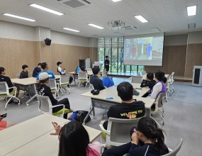 한국해양소년단중부지역연맹(연맹장직무대행 함치홍)은 8월 15일~17일(2박 3일) 간 상주시청소년해양교육원, 낙단보수상레저센터에서 가족선대 34명이 참석한 가운데 여름캠프를 진행하였다. 이번 캠프는 상주시 일대 관광지 견학, 수상스키교육, 토우잉보트, 해양안전 프로그램 및 해양레포츠체험 등 다채로운 프로그램을 계획하여 실시하였고, 이번 여름캠프 활동을 통해 대원들의 몸과 마음을 건강하게 단련시킬 뿐 아니라 해양사상을 고취하는 계기가 되었다.