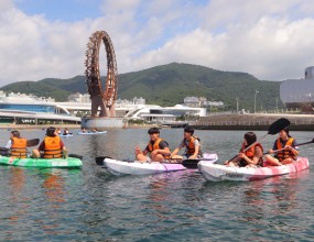 한국해양소년단전남동부연맹은 여수세계박람회장 일원과 웅천친수공원에서 「2026 해양레저스쿨」을 운영하고 있다.운영기간은 2026년 7월부터 8월까지이며, 7월 체험 인원은 여수세계박람회장 1,238명, 웅천친수공원 1,062명​으로 총 2,300명​이다. 여수세계박람회장에서는 카약, 카누, 수상자전거를, 웅천친수공원에서는 윈드서핑, 카누, 카약 프로그램을 운영하여 시민과 관광객에게 다양한 해양레저 체험 기회를 제공하고 해양레저 문화 확산과 저변 확대에 기여하고 있다.
